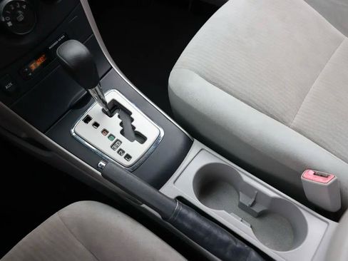 Used 2010 Toyota Corolla LE FWD image 33
