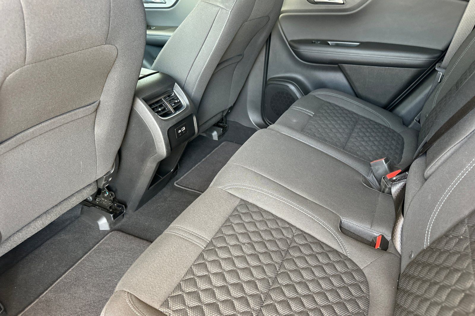 Used 2022 Chevrolet Blazer LT FWD image 13