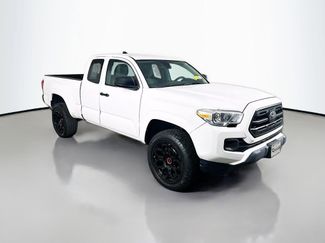 Used 2019 Toyota Tacoma SR video 1