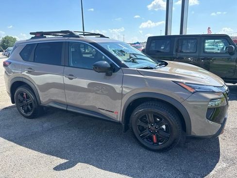 Used 2025 Nissan Rogue SV AWD/4WD image 6