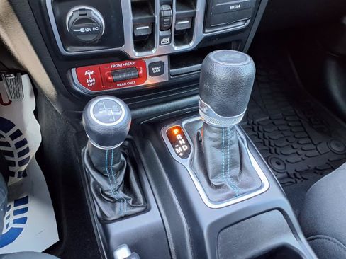 Used 2022 Jeep Wrangler Unlimited Rubicon 4xe AWD/4WD image 28