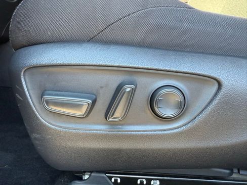 Used 2024 Toyota Venza LE image 21