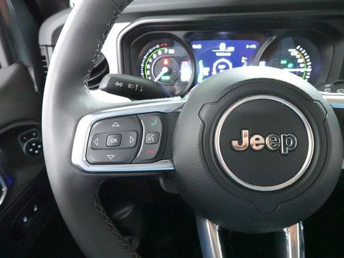 Used 2025 Jeep Wrangler Unlimited Sahara AWD/4WD image 11