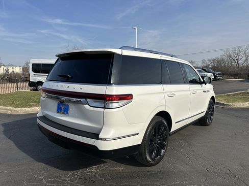 Used 2024 Lincoln Navigator Reserve image 3