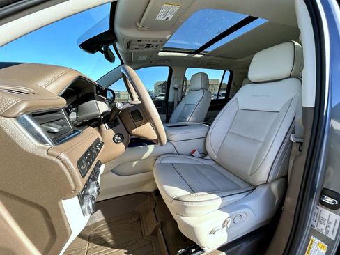 Certified 2022 GMC Yukon XL Denali w/ Denali Premium Package AWD/4WD image 10
