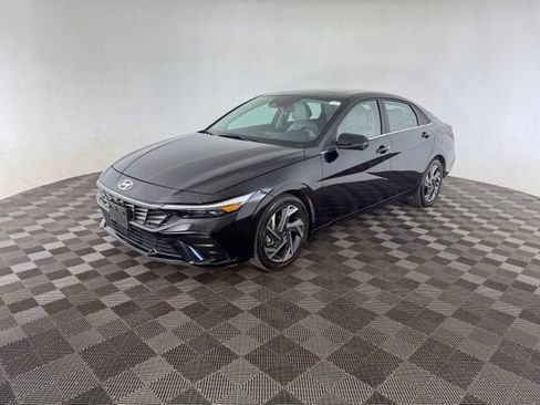 Used 2024 Hyundai Elantra Limited FWD image 3