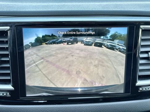 Used 2023 Chrysler Pacifica Touring-L FWD image 17
