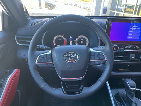 Used 2025 Toyota Highlander XSE AWD/4WD image 19