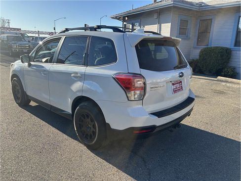 Used 2018 Subaru Forester 2.5i Premium image 4