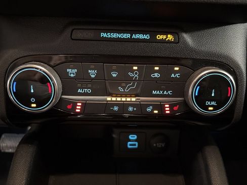 Used 2022 Ford Escape Titanium AWD/4WD image 19