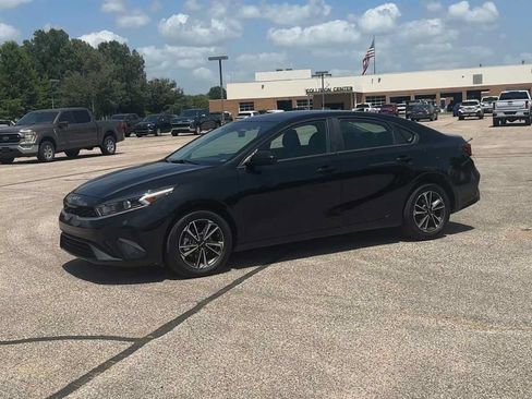 Used 2024 Kia Forte LXS FWD image 4