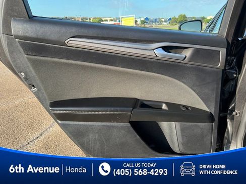 Used 2020 Ford Fusion SE FWD image 15