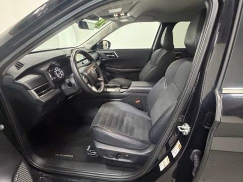 Used 2025 Mitsubishi Outlander SE FWD image 13