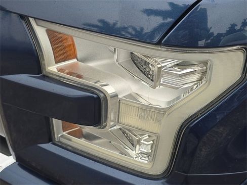 Used 2017 Ford F150 Platinum w/ Equipment Group 701A Luxury image 11