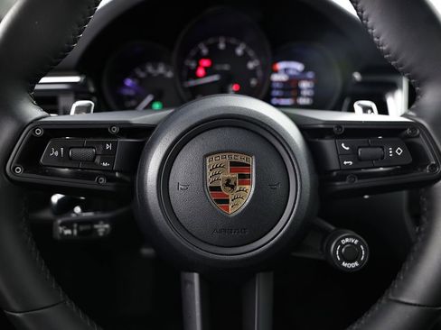 Certified 2026 Porsche Macan AWD/4WD image 34