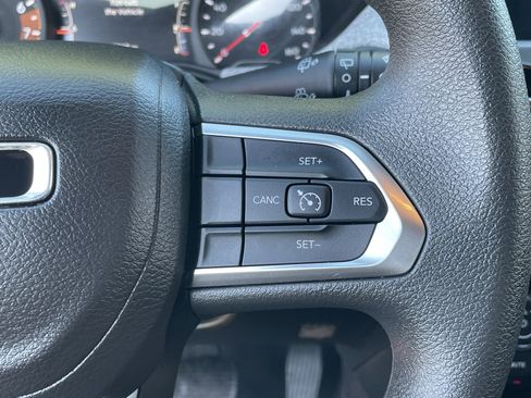 Used 2024 Jeep Compass Sport image 27