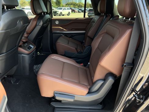 New 2025 Lincoln Navigator L Reserve image 25