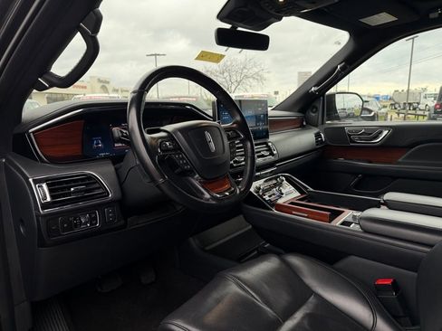 Used 2023 Lincoln Navigator Reserve image 12
