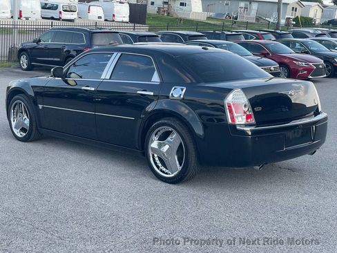 Used 2006 Chrysler 300 C w/ Navigation & Sound Group II RWD image 5