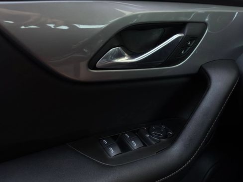 Used 2025 Chevrolet Blazer LT FWD image 21
