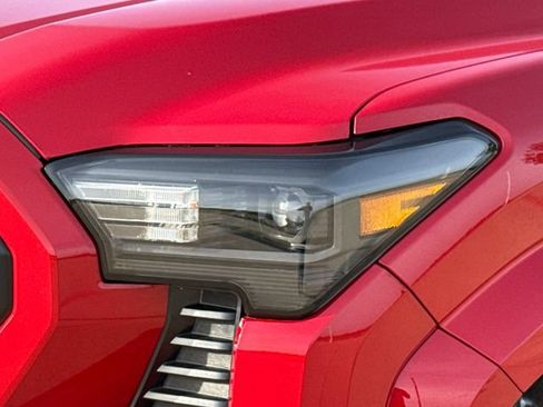 Used 2025 Toyota Tacoma SR5 AWD/4WD image 4