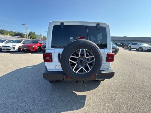 New 2026 Jeep Wrangler Unlimited Sahara AWD/4WD image 4