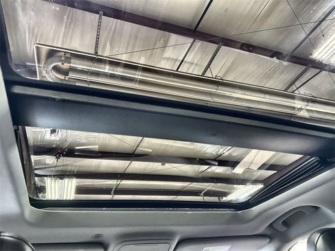 Used 2022 Ford Explorer XLT w/ Equipment Group 202A image 25