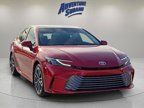 Used 2025 Toyota Camry XLE image 1