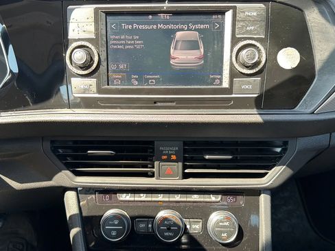 Used 2021 Volkswagen Jetta SE w/ SE Cold Weather Package FWD image 18