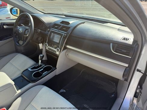Used 2013 Toyota Camry LE FWD image 19