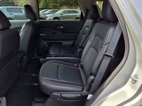 Used 2025 Nissan Pathfinder SL w/ SL Premium Package image 11