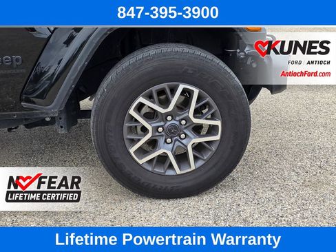 Used 2025 Jeep Wrangler Unlimited Sahara AWD/4WD image 9