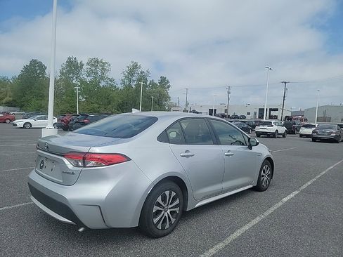 Used 2021 Toyota Corolla LE w/ Carpet Mat Package (TMS) image 8