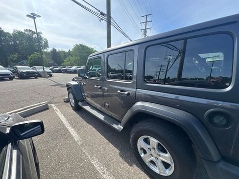 Used 2021 Jeep Wrangler Unlimited Sahara AWD/4WD image 11