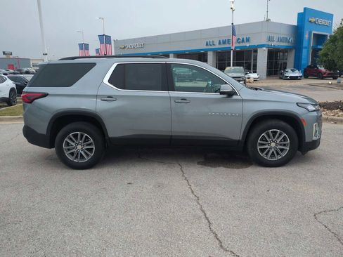 Used 2024 Chevrolet Traverse LT image 9