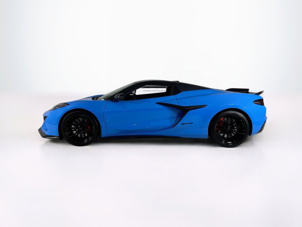 Used 2025 Chevrolet Corvette Z06 w/ Stealth Interior Trim Package RWD image 2
