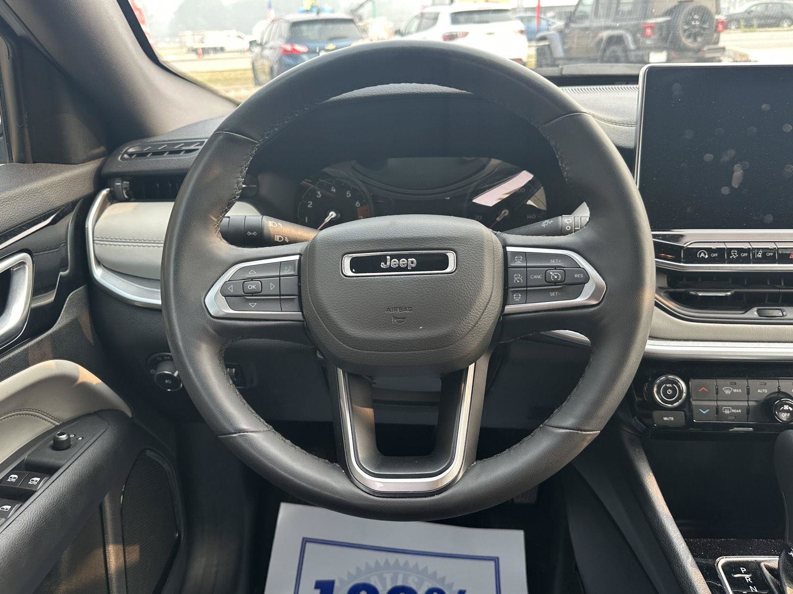 Used 2025 Jeep Compass Limited AWD/4WD image 32
