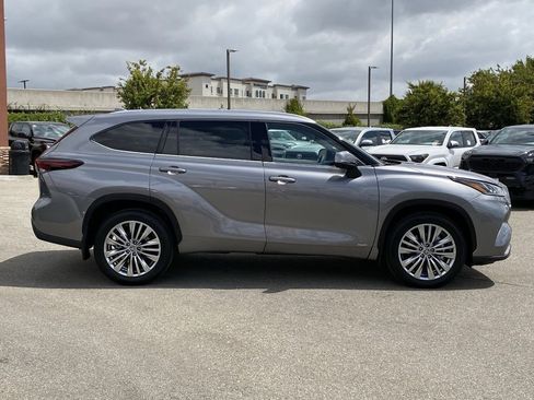 Certified 2026 Toyota Highlander Platinum AWD/4WD image 44