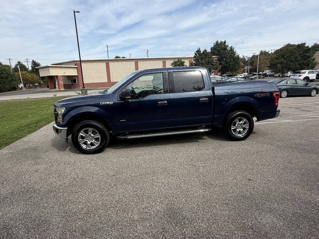 Used 2015 Ford F150 XLT w/ Equipment Group 302A Luxury AWD/4WD image 2