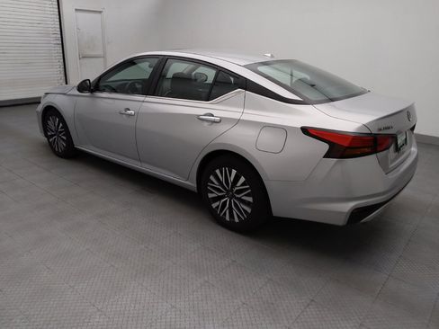 Used 2023 Nissan Altima 2.5 SV w/ SV Premium Package FWD image 3