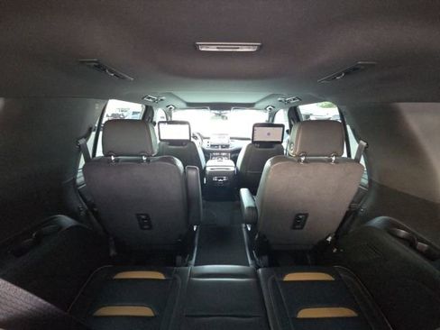 Used 2024 GMC Yukon AT4 w/ Technology Package image 16