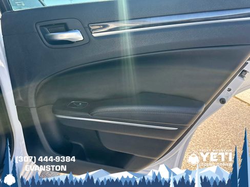 Used 2017 Chrysler 300 C AWD/4WD image 16