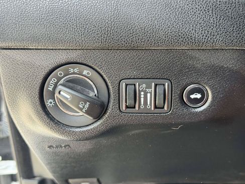 Used 2019 Chrysler 300 S RWD image 17