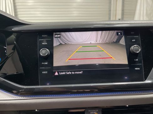 Used 2022 Volkswagen Taos SEL w/ Panoramic Sunroof Package image 32