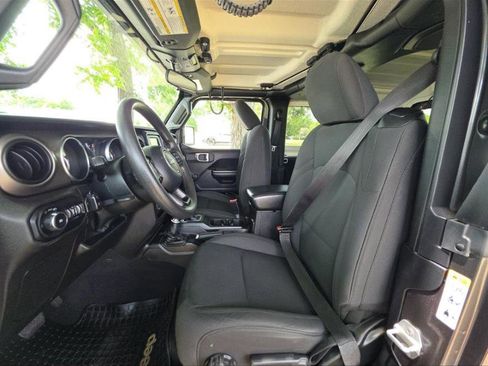 Used 2018 Jeep Wrangler Sport AWD/4WD image 3