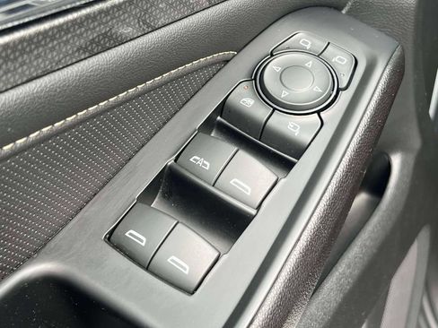 Used 2023 Chevrolet Traverse Premier AWD/4WD image 18