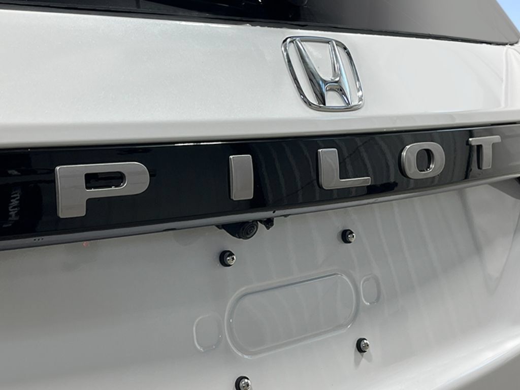 New 2026 Honda Pilot Touring image 7
