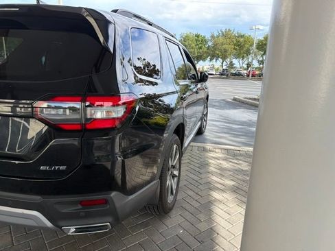 Used 2025 Honda Pilot Elite image 5