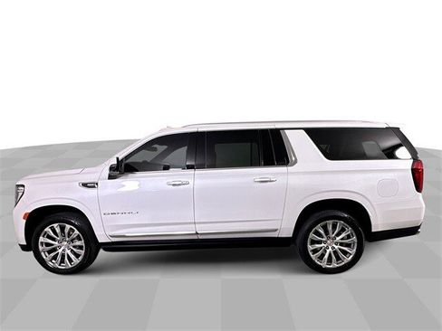 Used 2022 GMC Yukon XL Denali w/ Max Trailering Package image 5