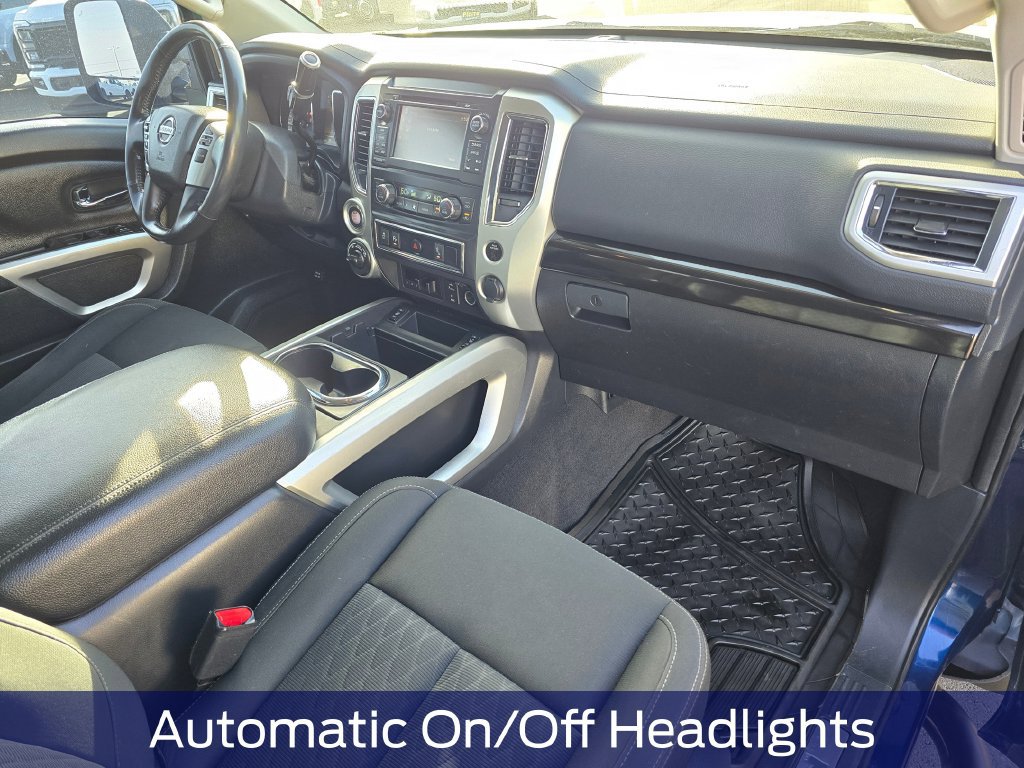Used 2018 Nissan Titan SV w/ SV Convenience Package AWD/4WD image 17